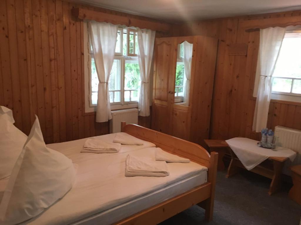 Manyi Villa BaileTusnad Extérieur photo